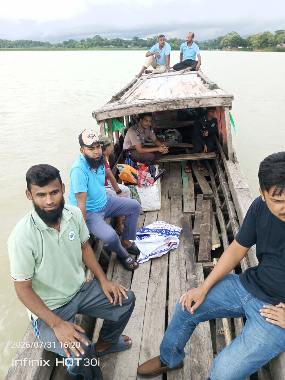 কাপ্তাই লেকে অবৈধ মাছ শিকারবিরোধী অভিযান ইঞ্জিনচালিত নৌকা ও দুইটি সাধারণ নৌকাসহ ৩৩ হাজার বর্গফুট জাল জব্দ